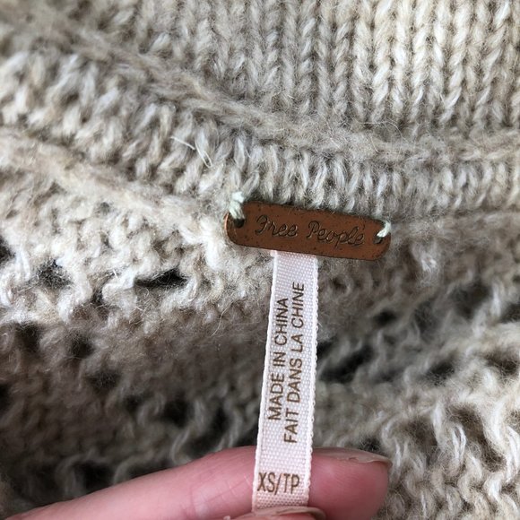 Free People Oversized Wool Open Crochet Cable Knit Cropped Cardigan Sweater Boho - Picture 7 of 9